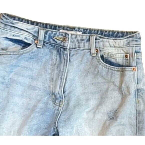 TNR High Rise‎ Distressed Mom Jean in Light Wash Size 27 - Picture 3 of 3